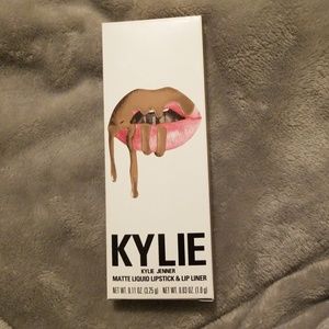 Kylie Jenner Matte Liquid Lipstick and Lip Liner